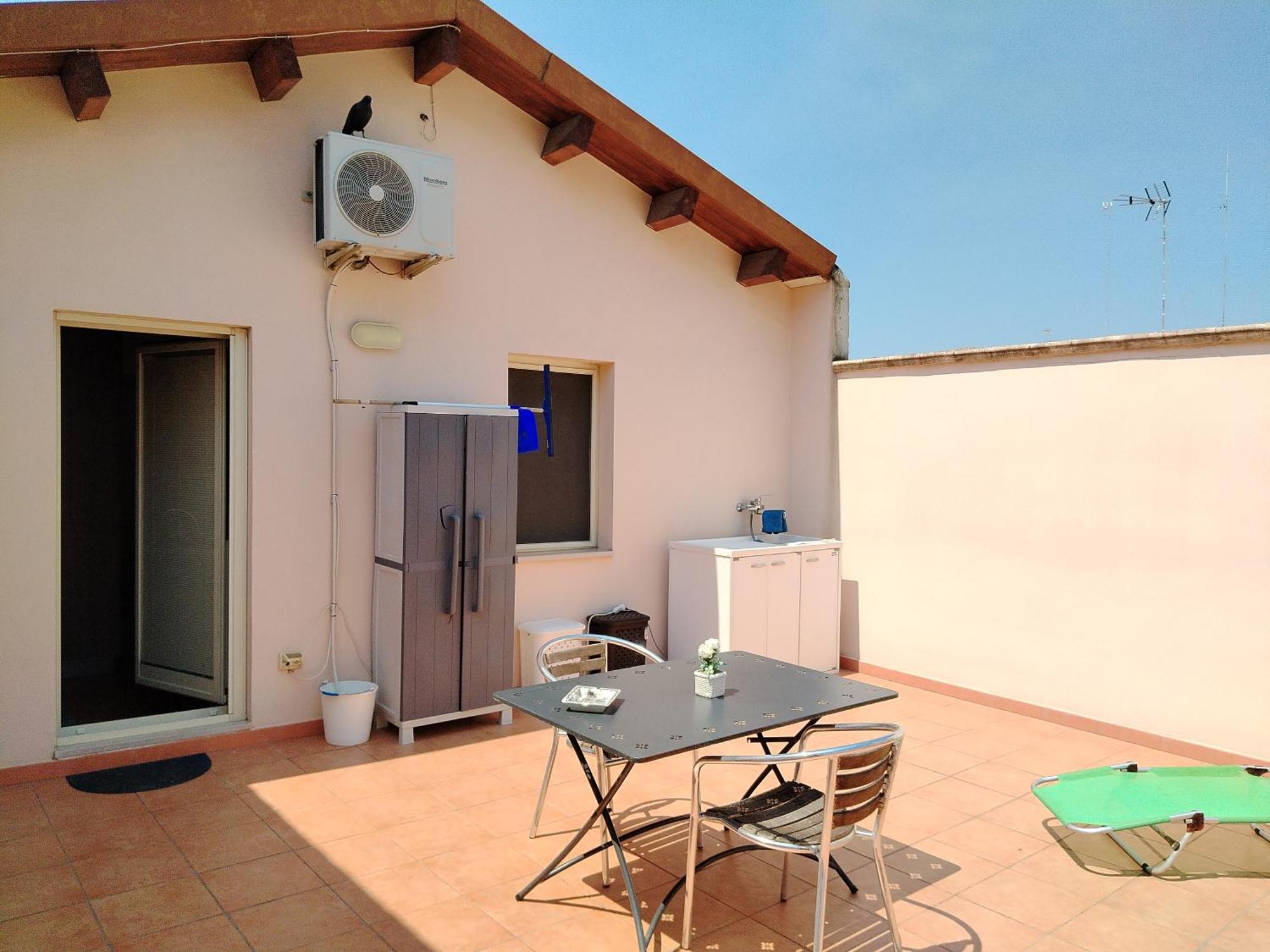 Appartement Mansarda Con Terrazzo Privato à Barletta Extérieur photo